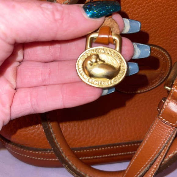 Vintage Dooney & Bourke all weather leather tan Norfolk bag. - Picture 8 of 10